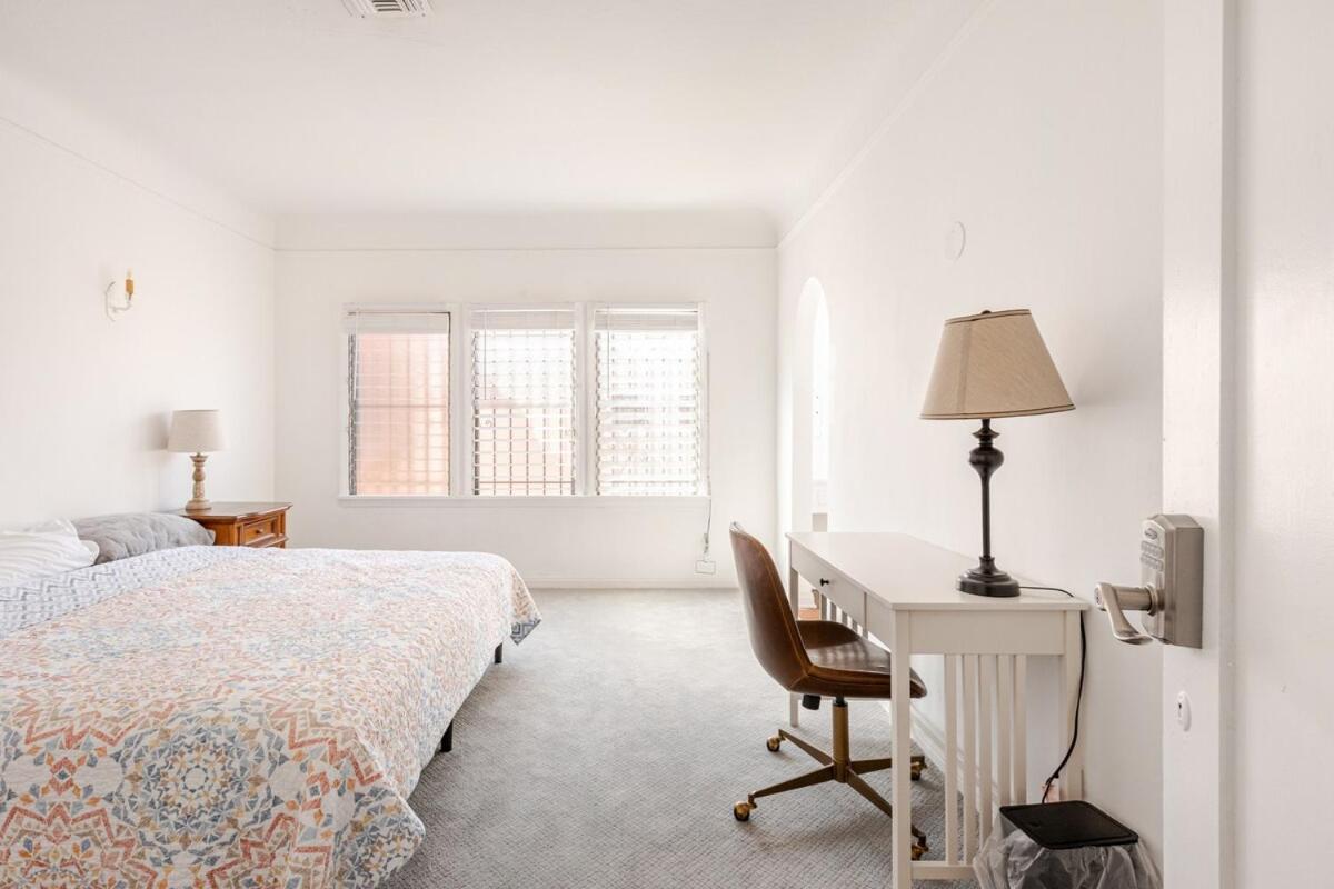 Cozy 3-Bedroom Home in K-town Los Angeles - 2