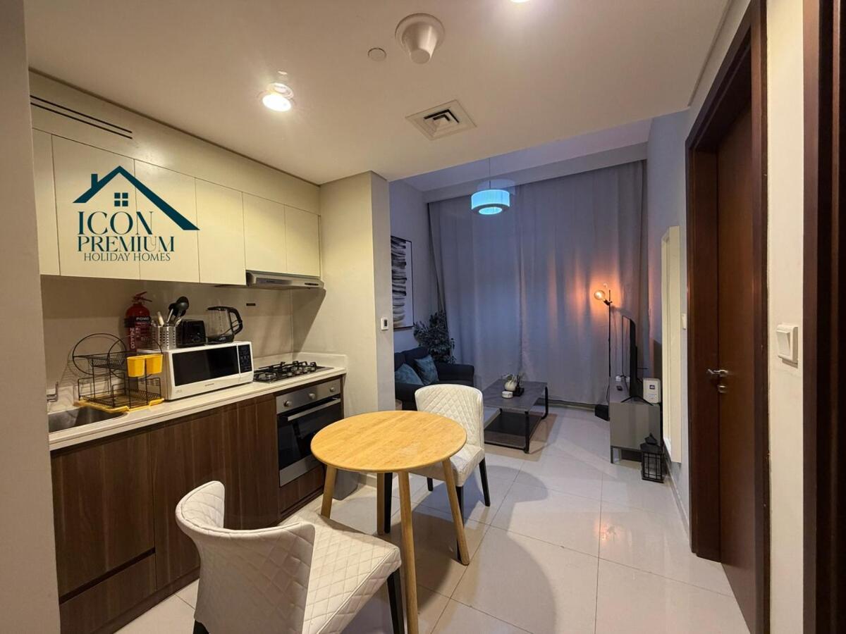 Modern 1BHK in Business Bay with Canal View - 5