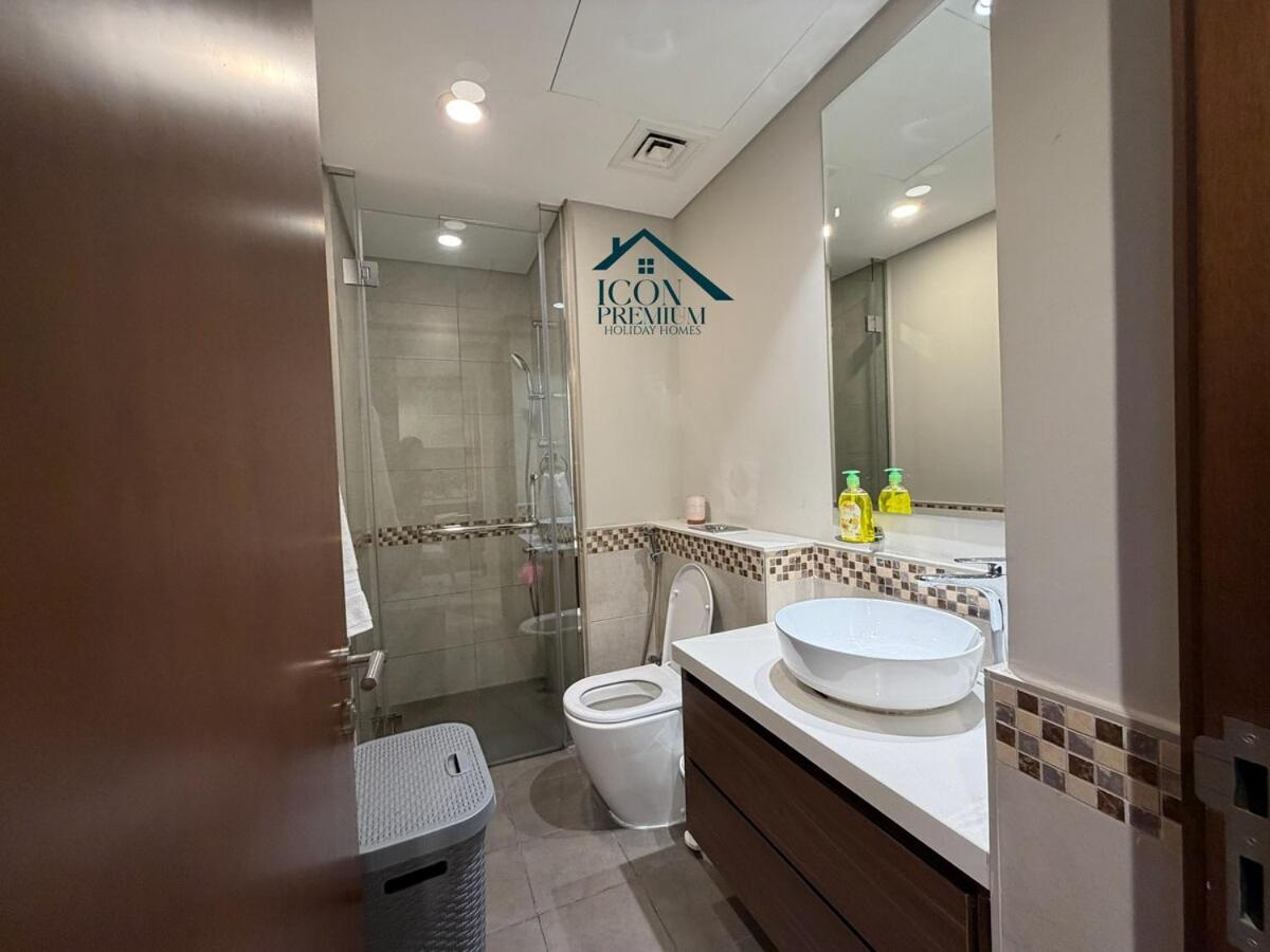 Modern 1BHK in Business Bay with Canal View - 3