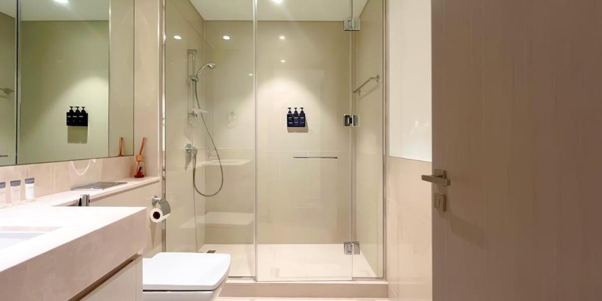 Luxury in Dubai 2 bedroom apartment with balcony - 3