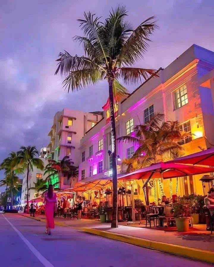 Art Deco Gem by the Beach King Bed & Parking - 4