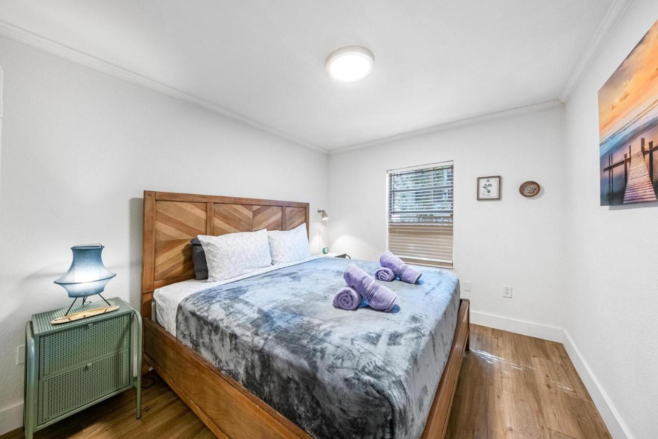 Steps from Ocean Art Deco 1BR & Free Parking - 4