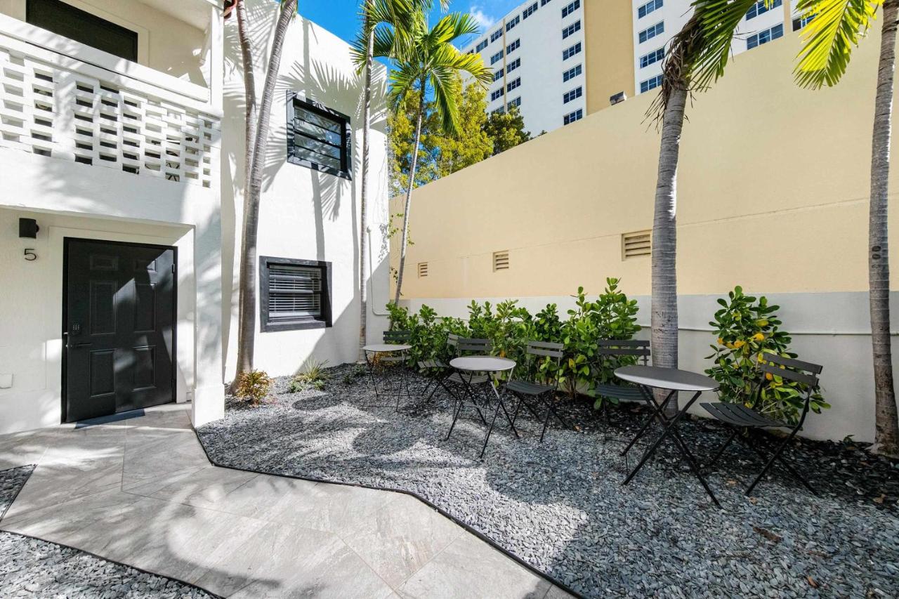 Steps from Ocean Art Deco 1BR & Free Parking - 5