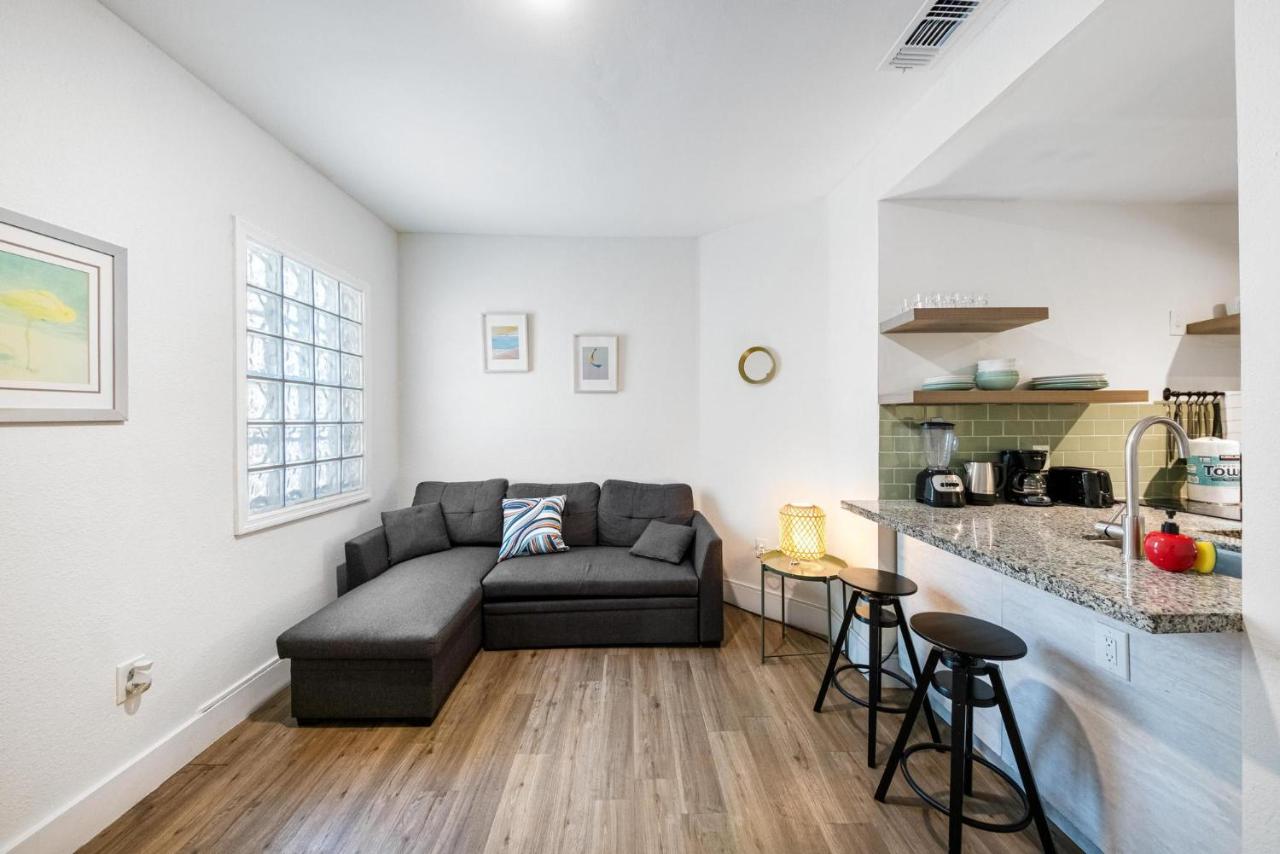 Authentic Art Deco Steps to Beach & Free Parking - 2