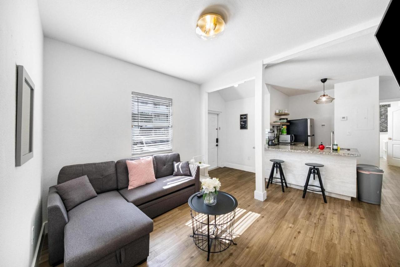 Art Deco Escape Steps to Ocean & Free Parking - 2