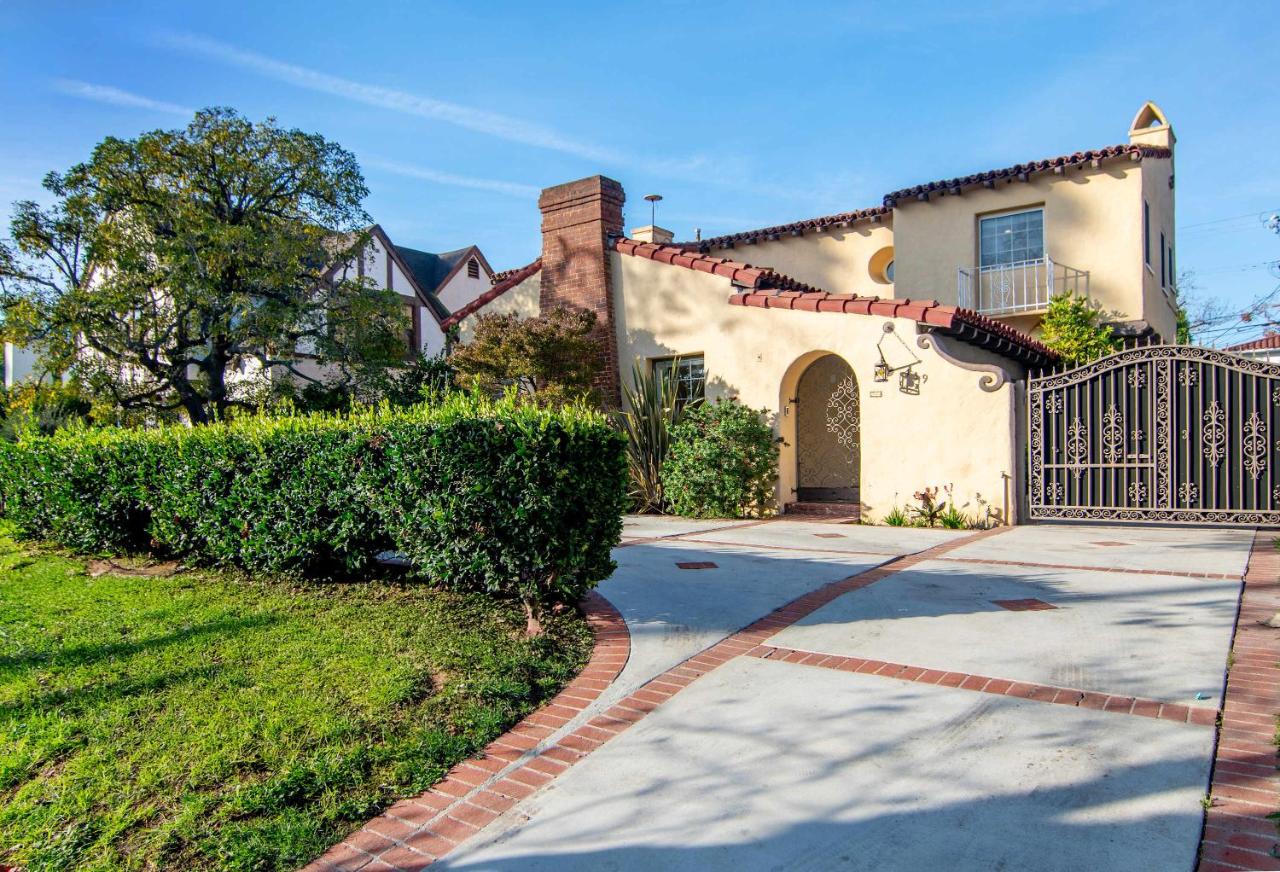 Spacious 4BR Spanish Villa In Hancock Park - 2