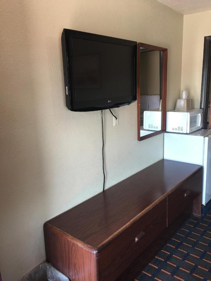 Value Inn Motel Sandusky — photo 22
