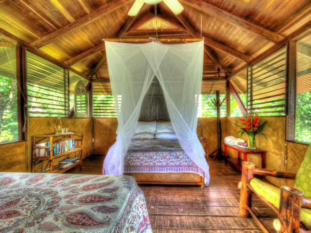 Iguana Lodge Beach Resort and Spa