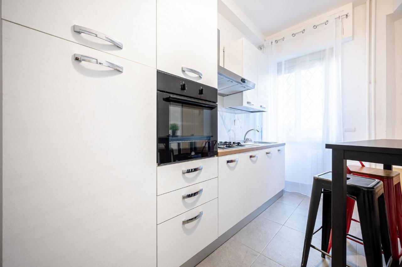 Roman Waves Room - 2 MIN Metro Marconi - 15 MIN Colosseo - A-C & WIFI - 5