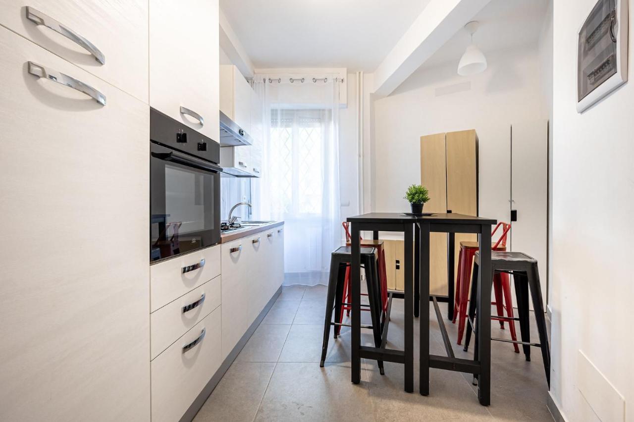 Roman Waves Room - 2 MIN Metro Marconi - 15 MIN Colosseo - A-C & WIFI - 4