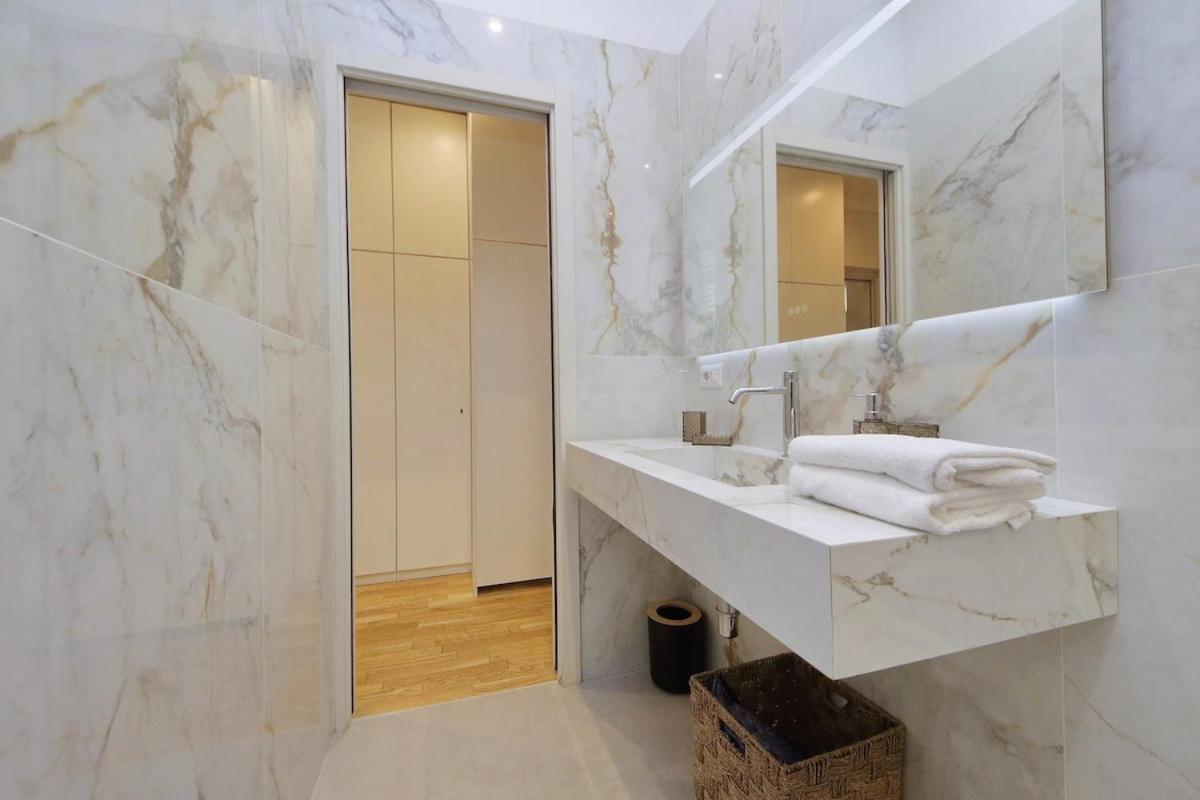 200M from the Station Deluxe Boho Oasis - 3