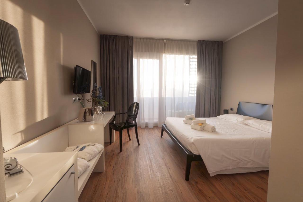 Deluxe Double or Twin Room with Pool View