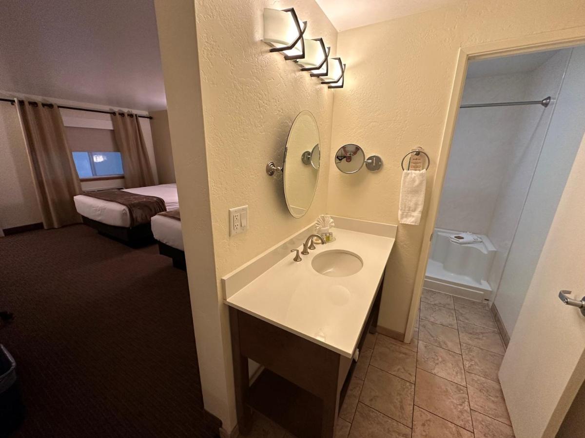 Red Feather Lodge/Hotel — photo 9