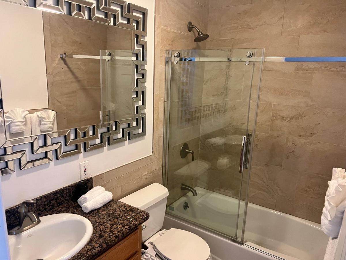 An Amazing comfortable home front middle unit 1q bed and other room with sofa - 3