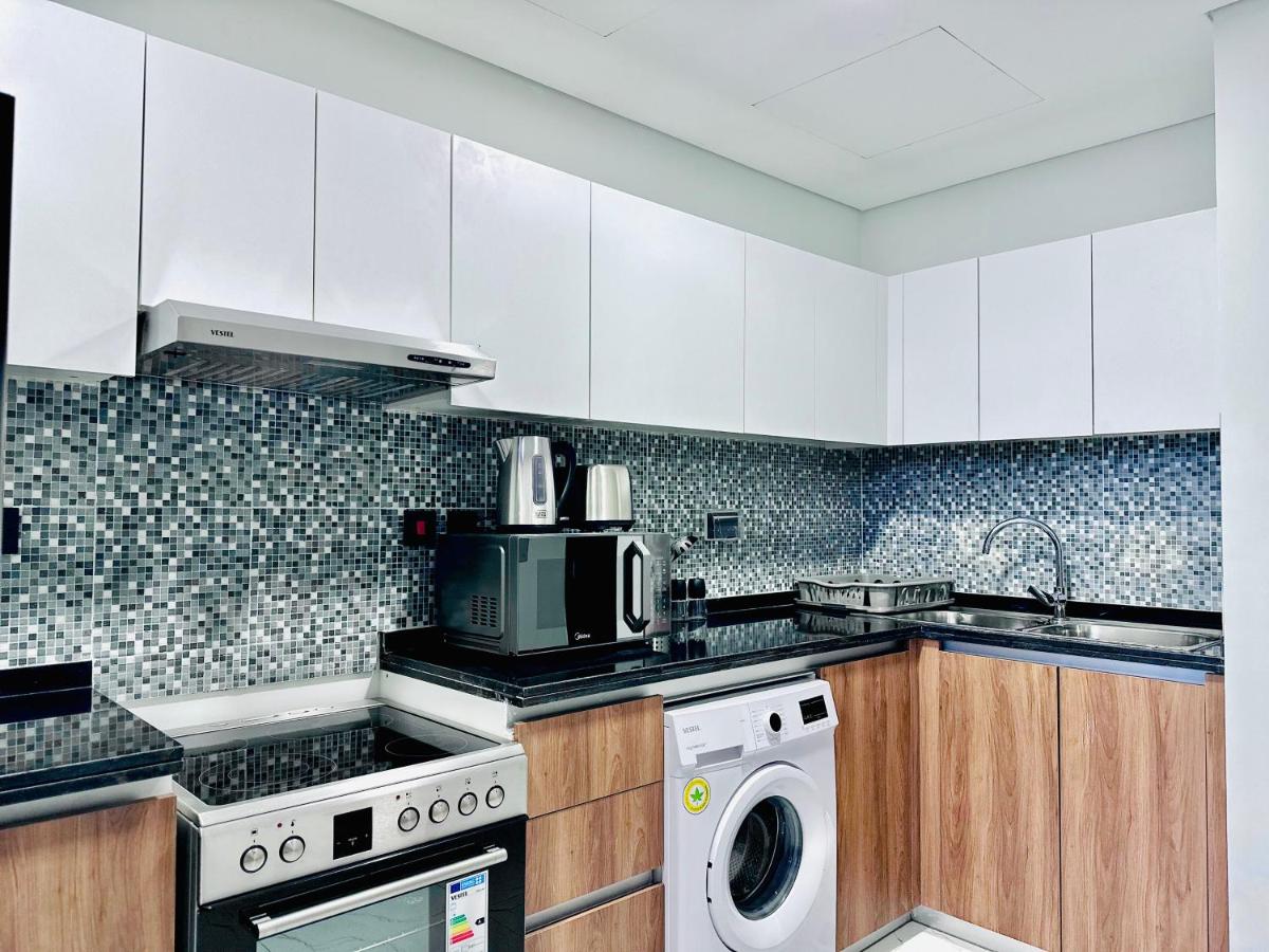 Modern 3BR Townhouse plus Maids The Gate, Masdar City - 5