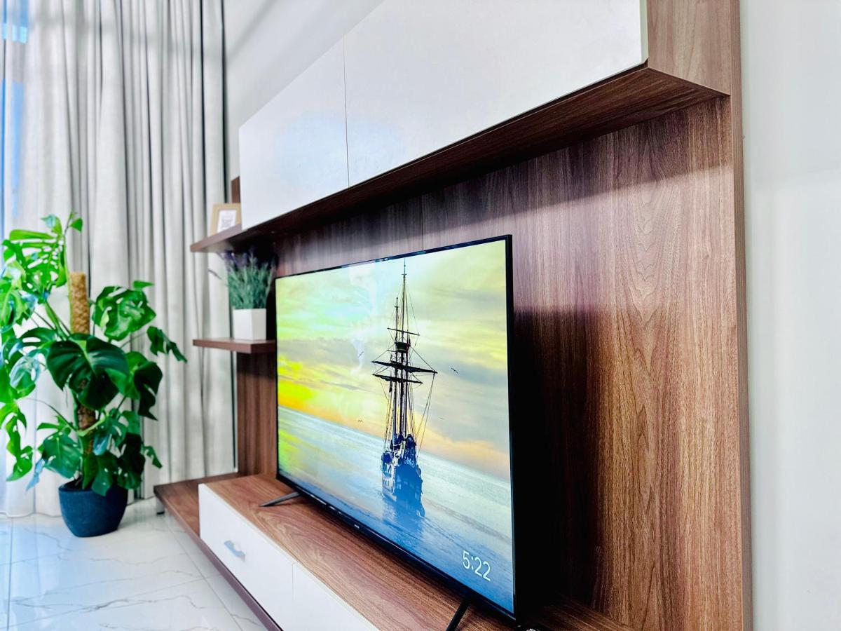 Modern 3BR Townhouse plus Maids The Gate, Masdar City - 2