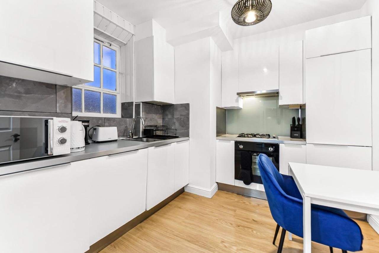 Beautiful 3 Bed 3 bath in Edgeware Road - 4