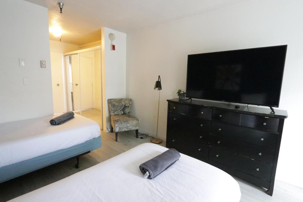 3 beds Apart in Beverly Hills - 2