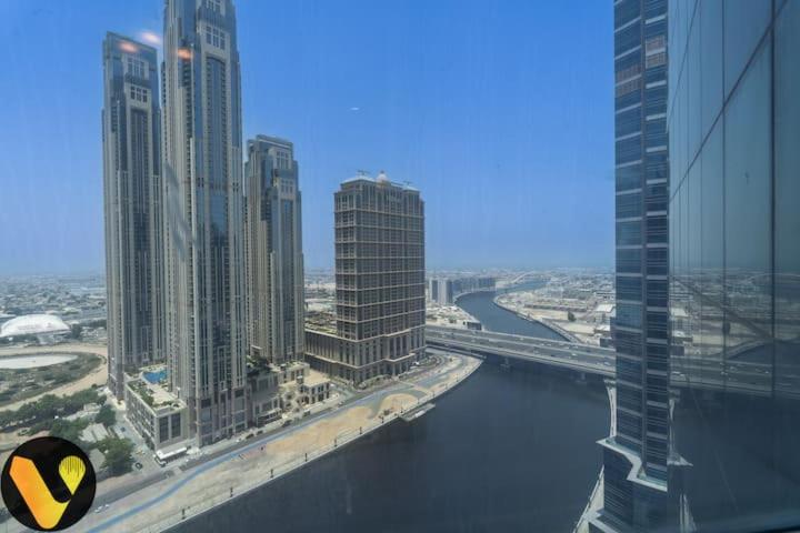 Vogue Vacation Homes, Business Bay Court Tower close to Downtown Burj Khalifa and Dubai Mall, Studio Apartment with Canal view - 2