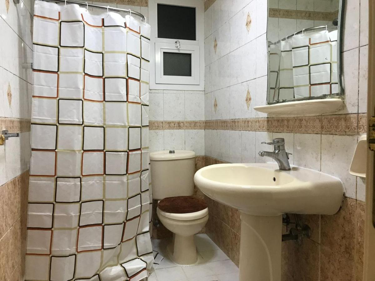 Central Hub Family Room - Private Bathroom - 3