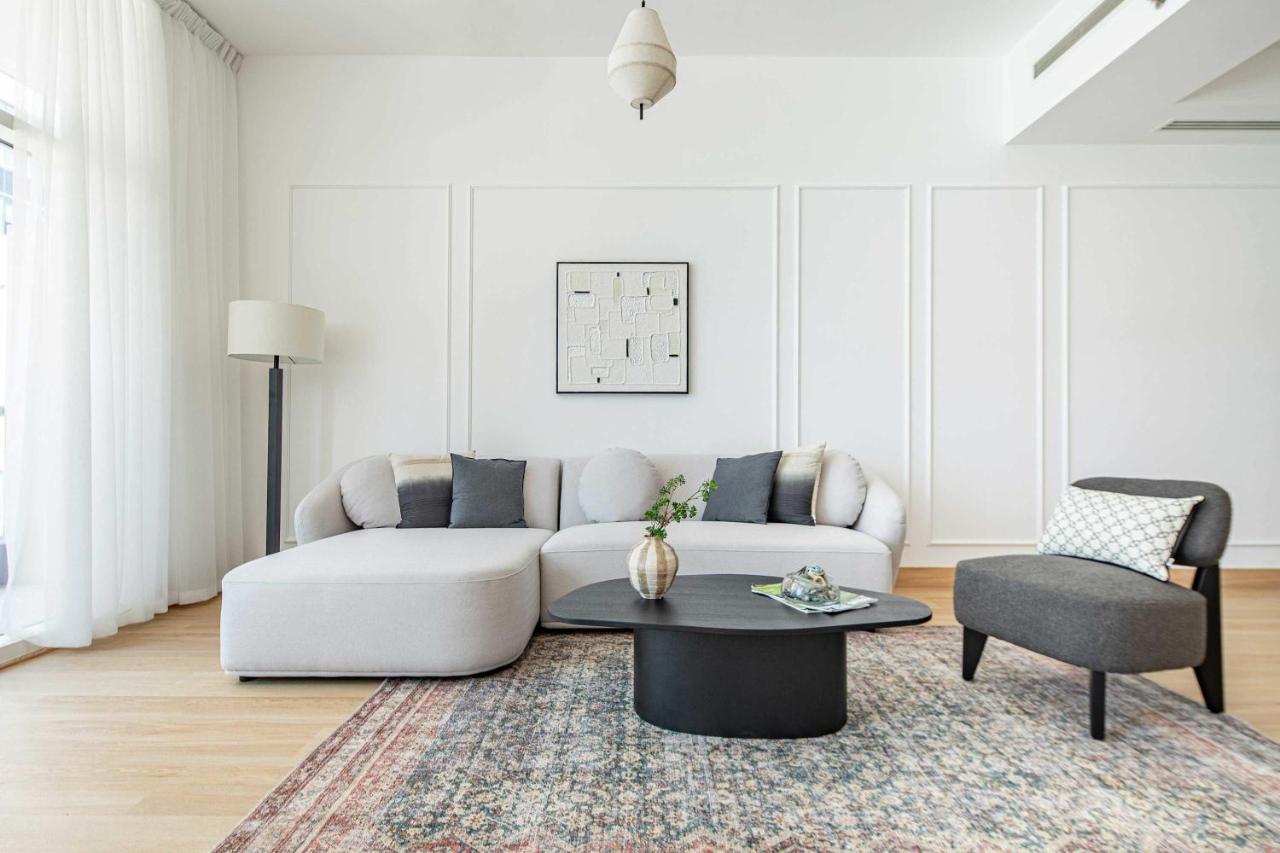 Frank Porter - Bay Square - 4