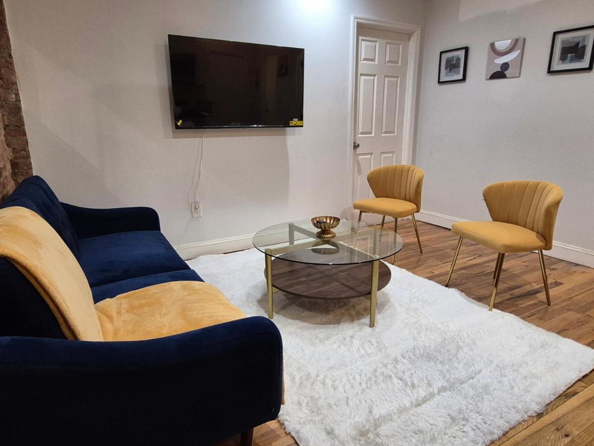 Relax and unwind at this Chic Bed-Stuy Brownstone - 2