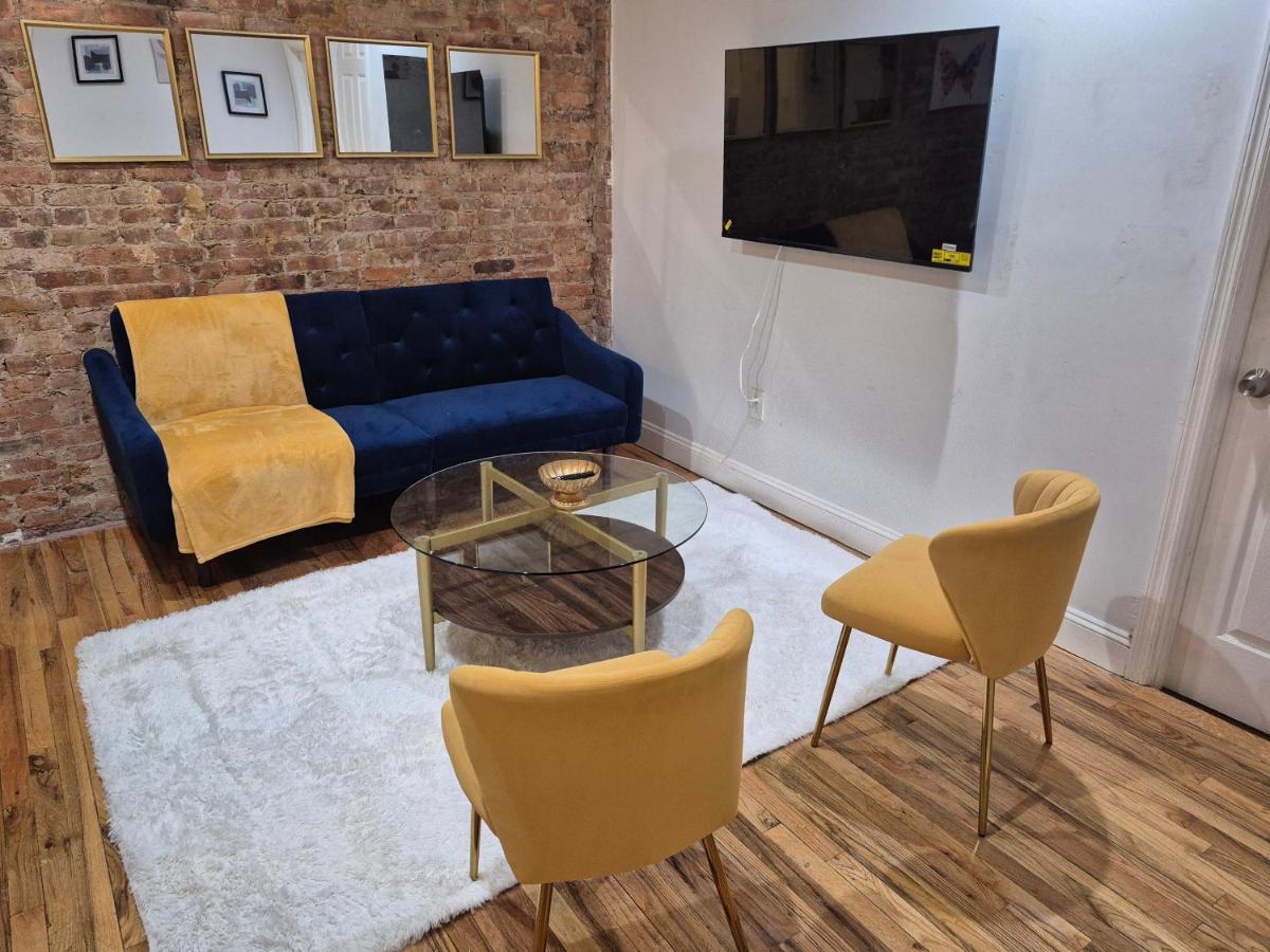 Relax and unwind at this Chic Bed-Stuy Brownstone - 3