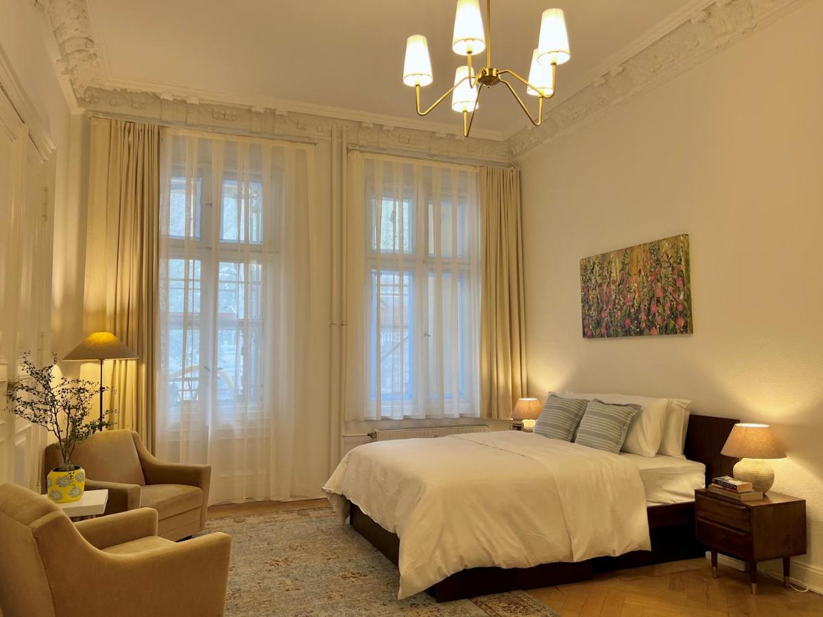 KuDAMM Charming Old Home,4-9 ppl,Family Friendly,Wifi,Savignyplatz - 2