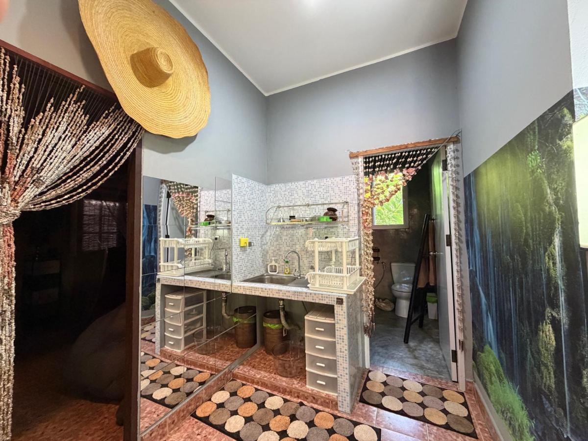 Beachfront bungalow south of Phuket - 3