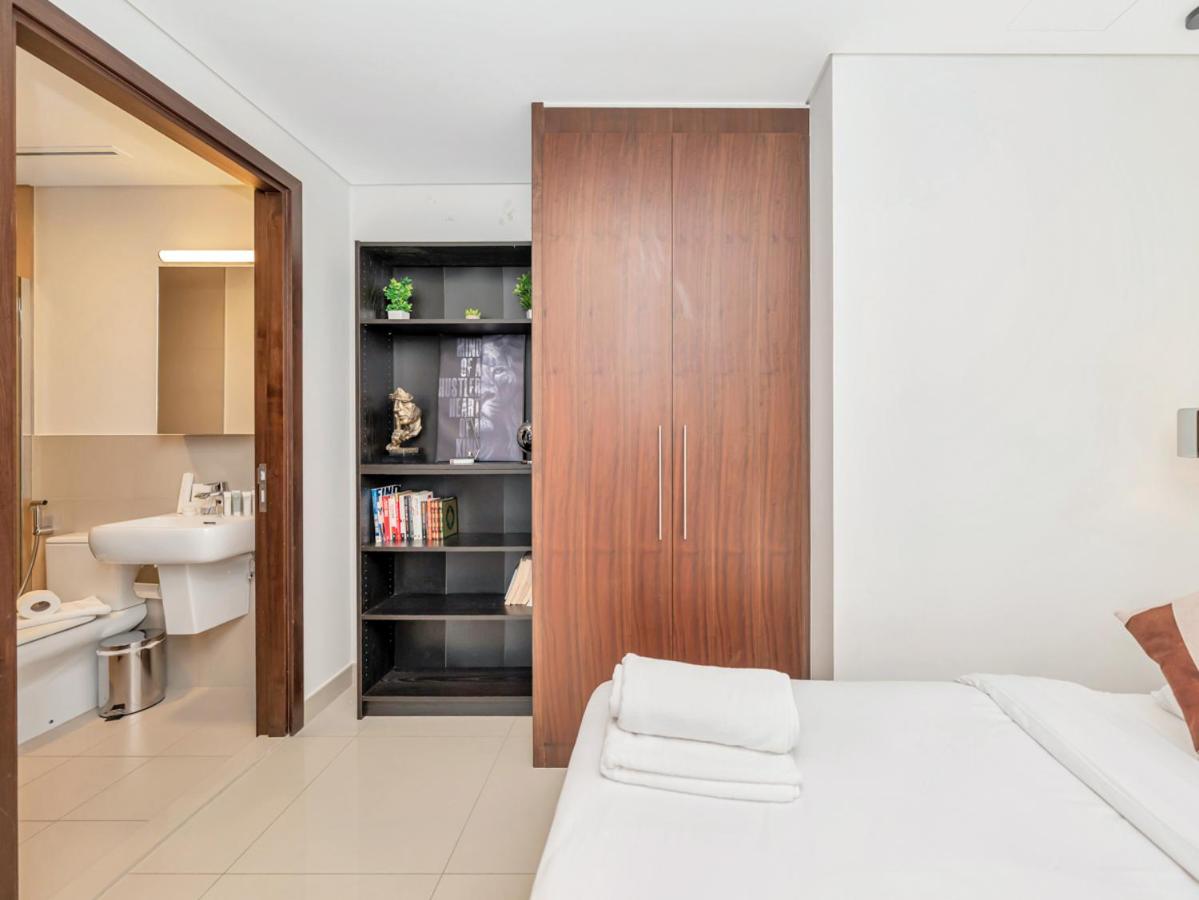 Royal Vista - Luxurious 4BR Penthouse with Pool Table at Boulevard Point - Downtown - 3