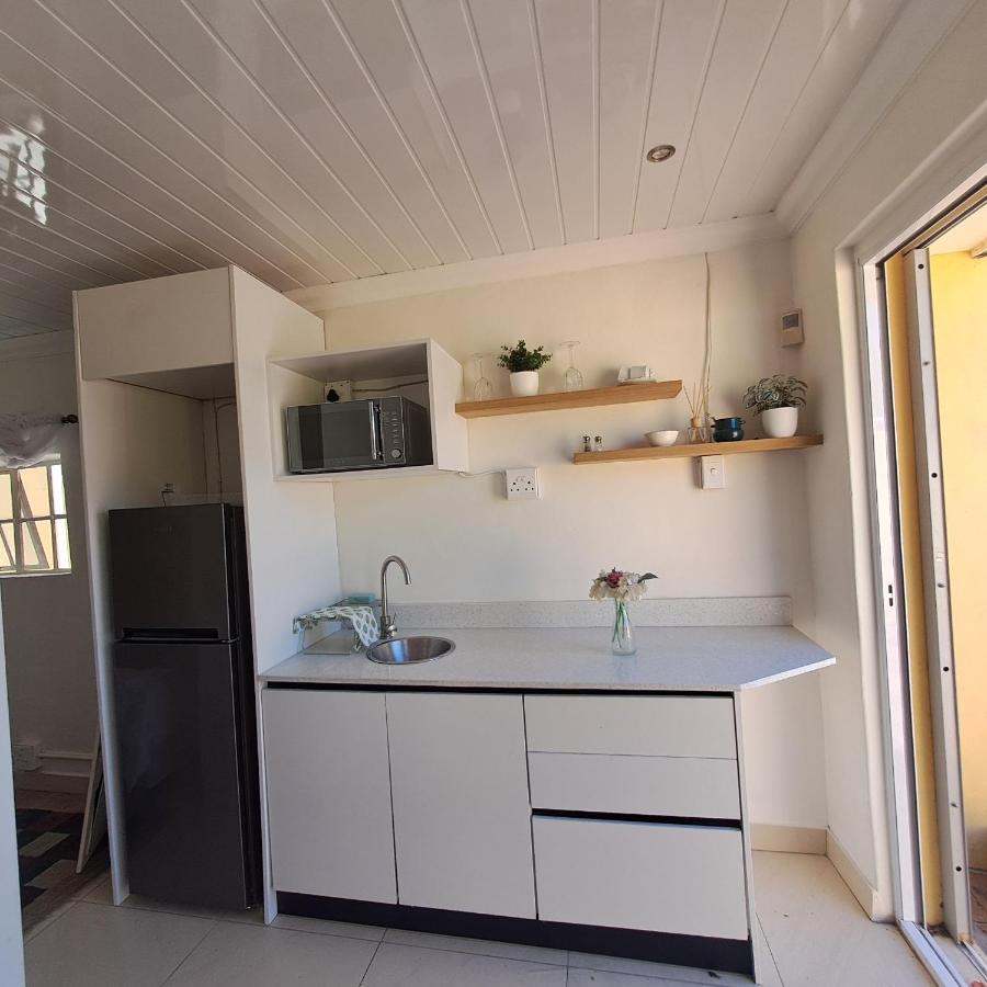 Peaceful one bedroom guesthouse in Rondebosch - 5
