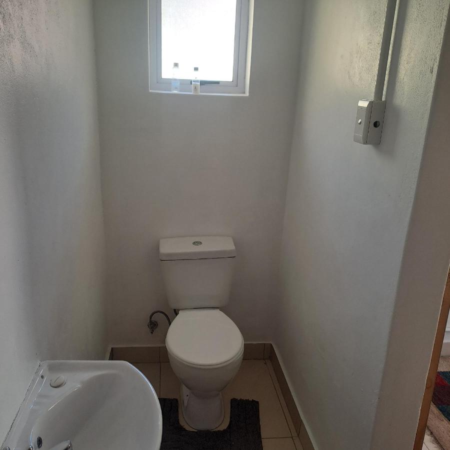 Peaceful one bedroom guesthouse in Rondebosch - 2