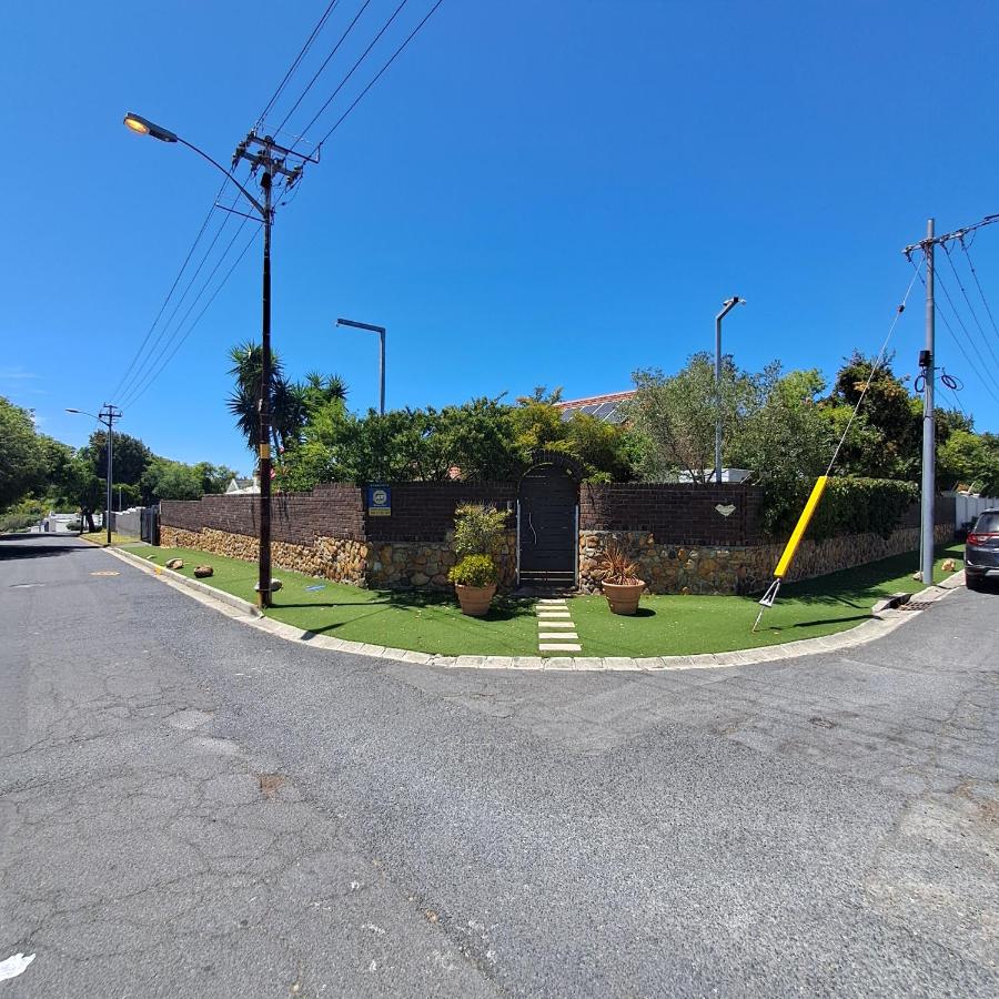 Peaceful one bedroom guesthouse in Rondebosch - 3