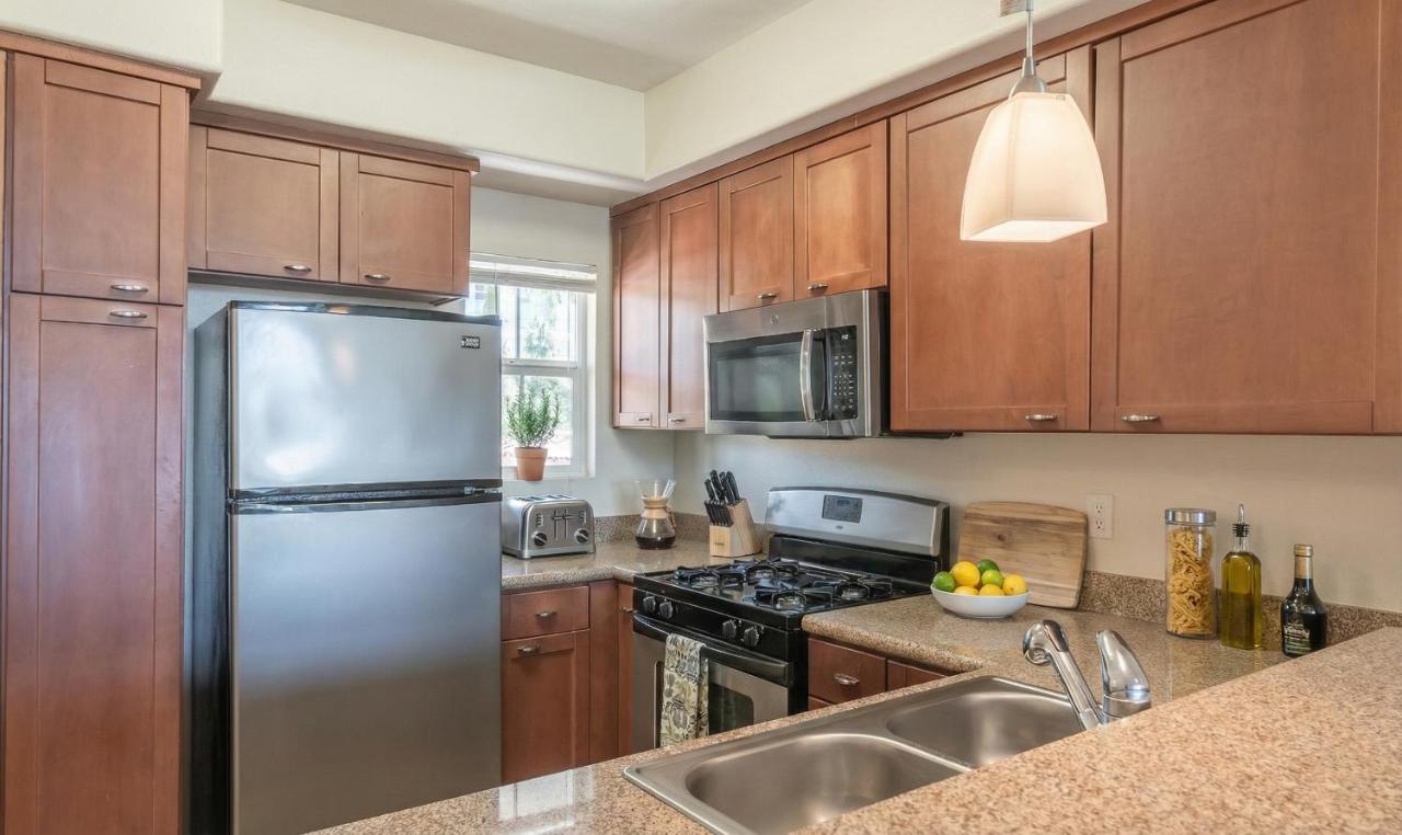 Peaceful 1BR & 2BR MDR Retreat Close to Venice Beach with Pool & Gym - 5