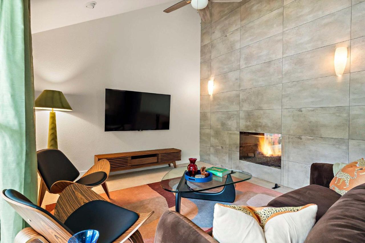 Desert Disco - 4BR Mid-Century Modern Design - 4