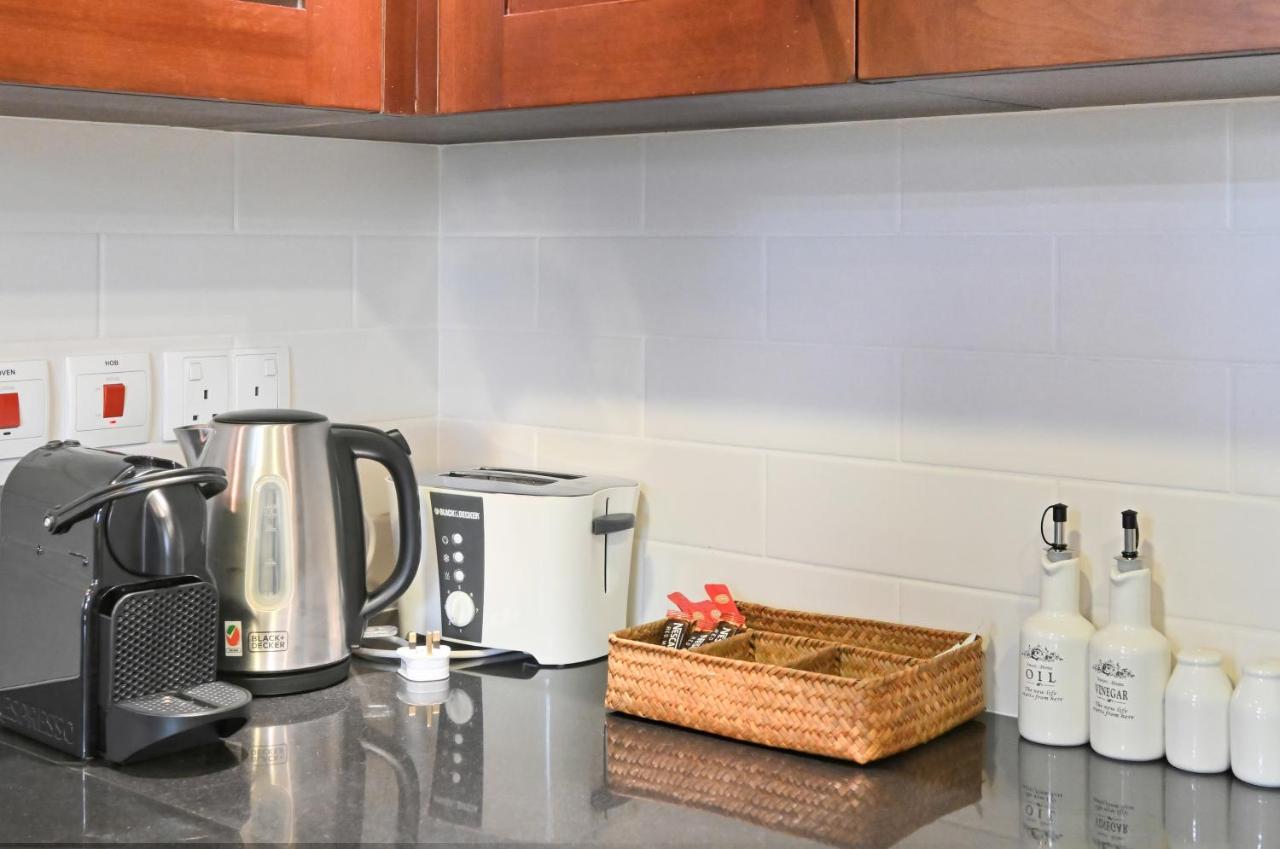 Luxury 1BR, Long Stays & Walk to Burj Khalifa, High Speed Internet - 5