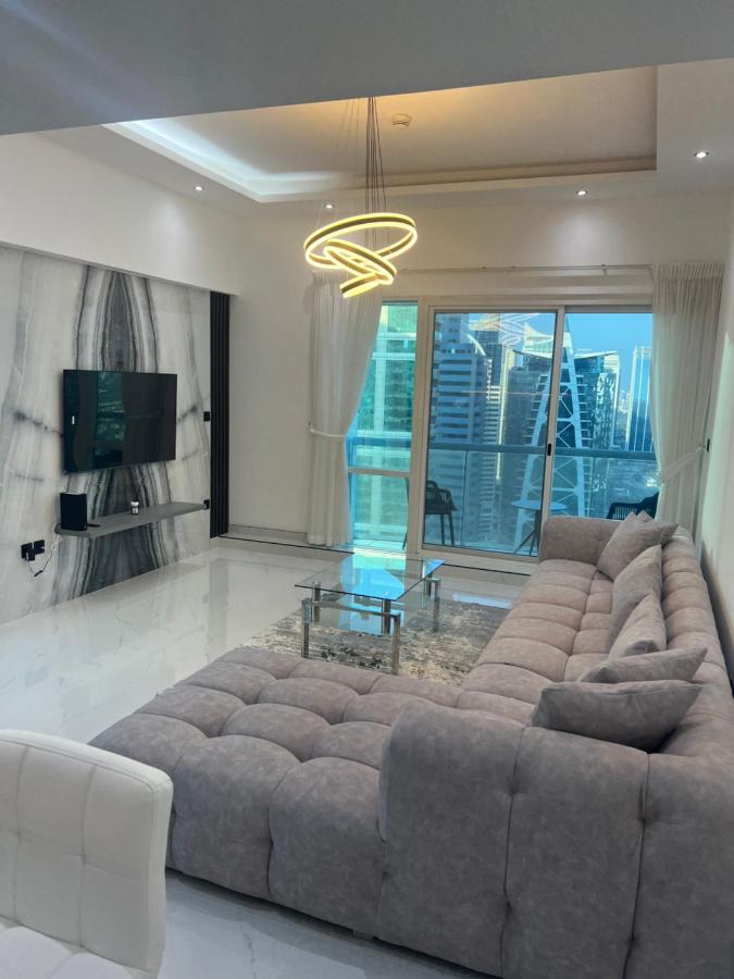 Stunning Modern 1BR Apartment Lake View JLT Lake Terrace