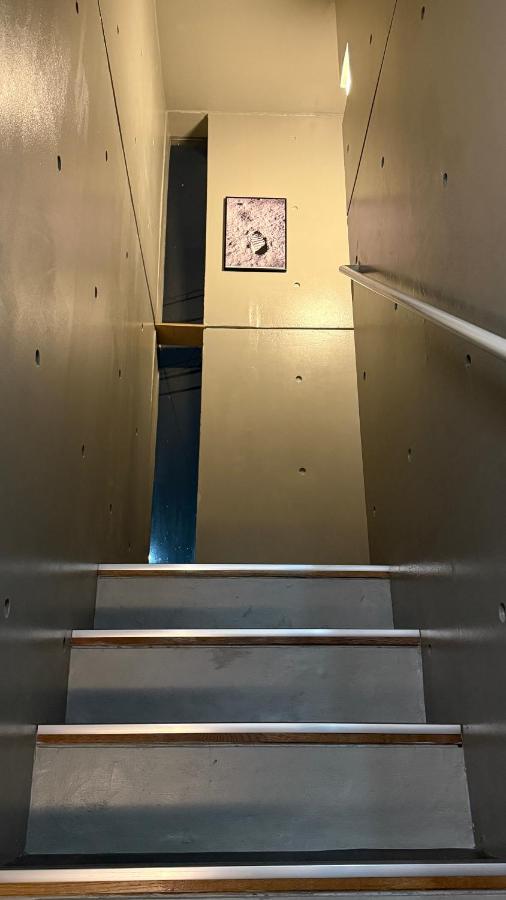 Moon Base Tokyo Inn - 3