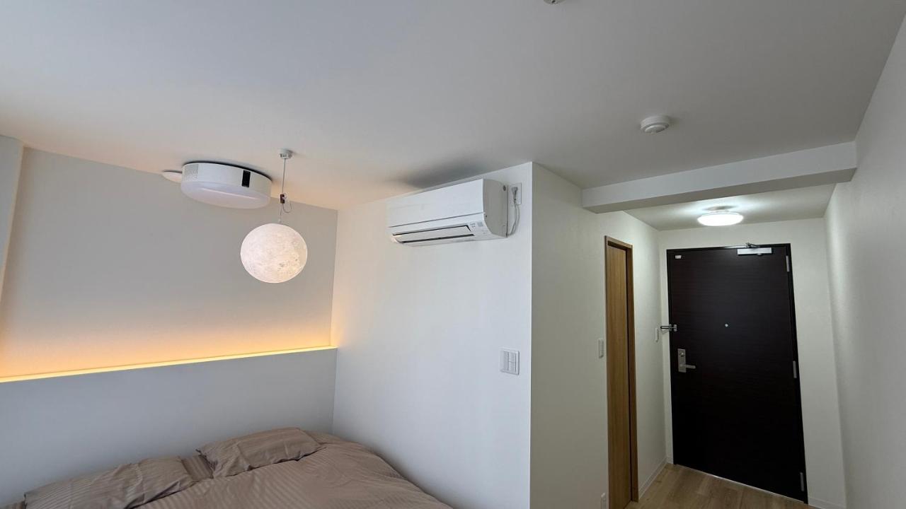 Moon Base Tokyo Inn - 2