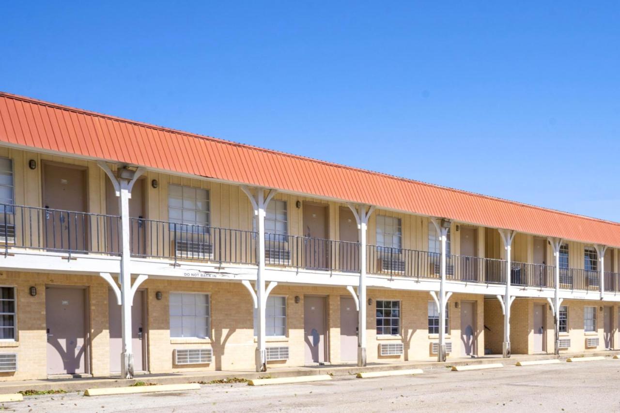 Yoakum Inn — photo 15