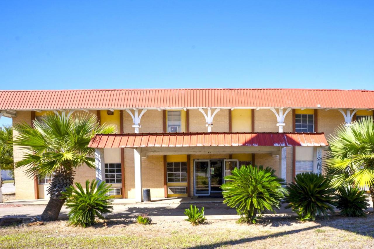 Yoakum Inn — photo 12