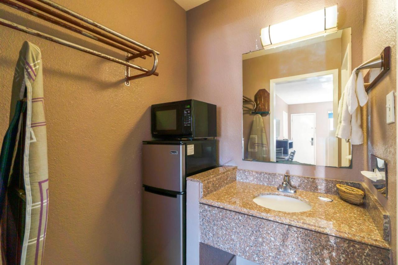 Yoakum Inn — photo 8