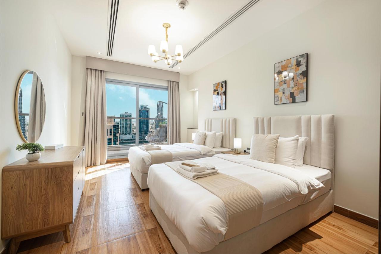 Amazing 2BR Downtown -Pool-Gym- 5 min Dubai Mall - 2