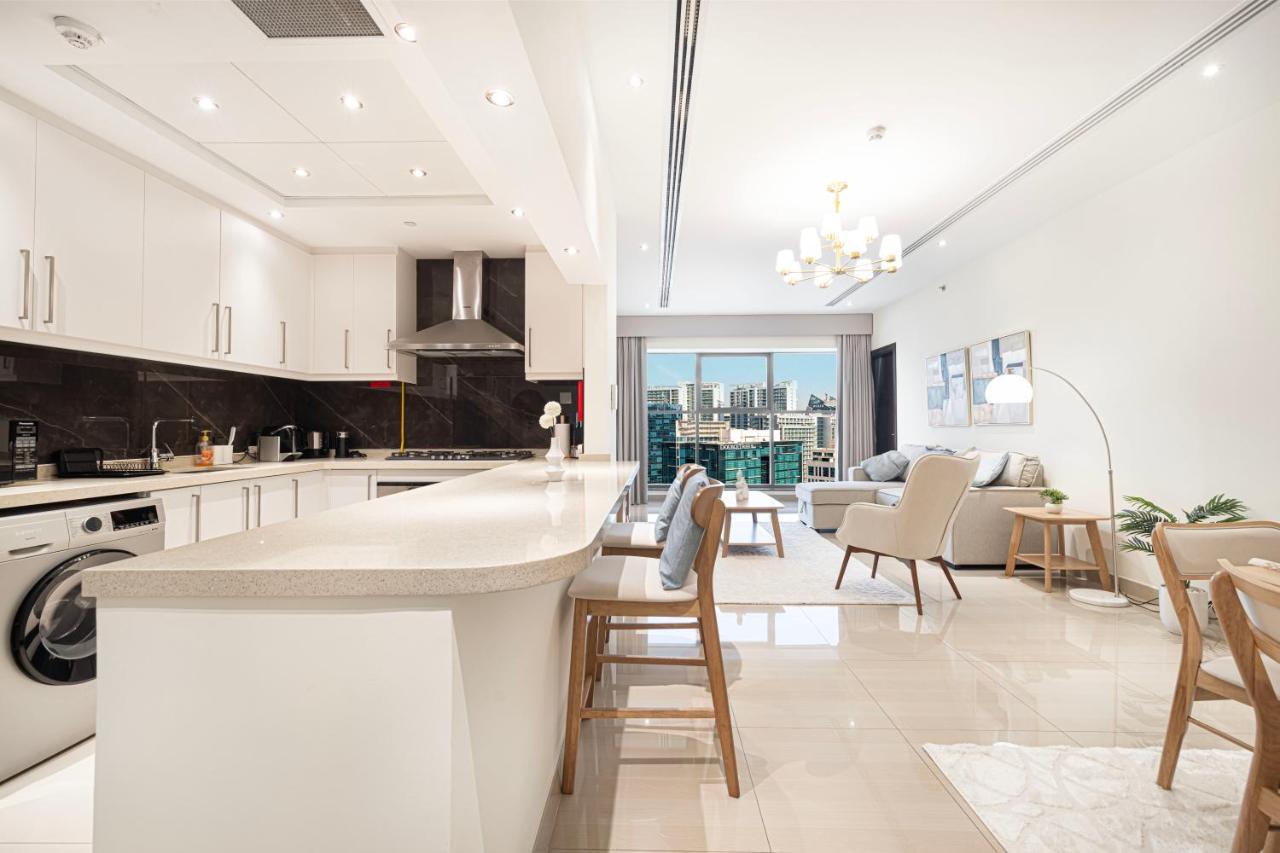 Amazing 2BR Downtown -Pool-Gym- 5 min Dubai Mall - 5