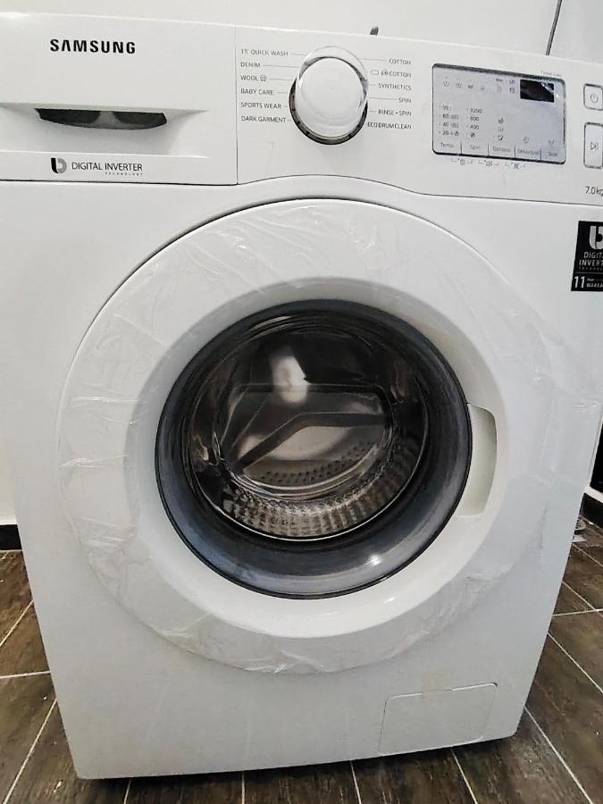 Danga Bay Beach-Side Family Getaway - 2