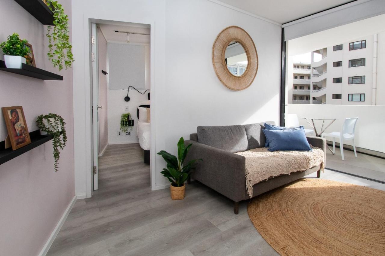 401 The Flamingo Heart of Sea Point