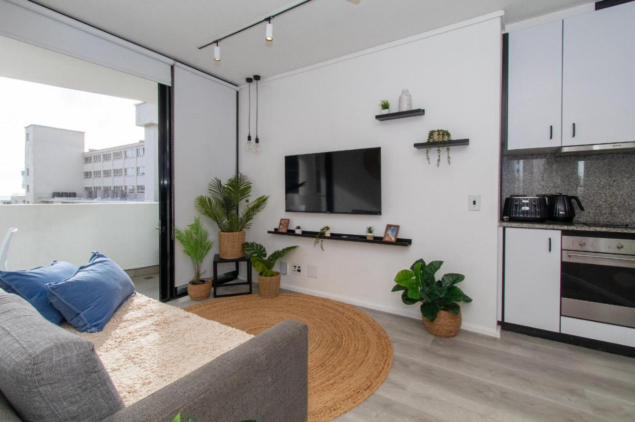 401 The Flamingo Heart of Sea Point - 4