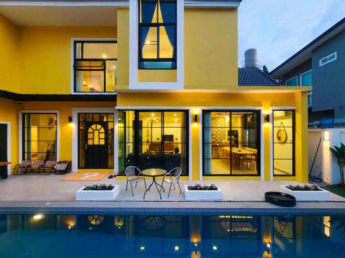 Private 6 Bedroom - Mellow Yellow Villa