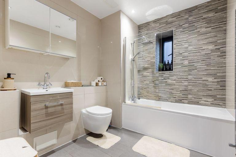 DAISI - 1 stop to London Bridge - 3