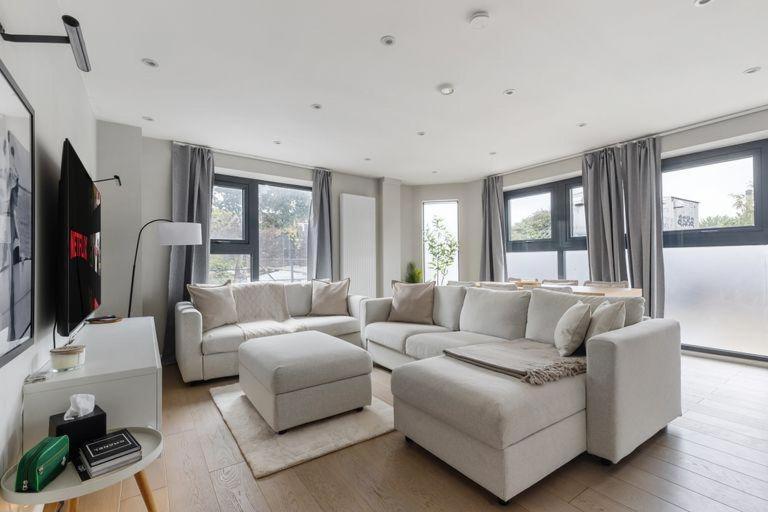 DAISI - 1 stop to London Bridge - 5